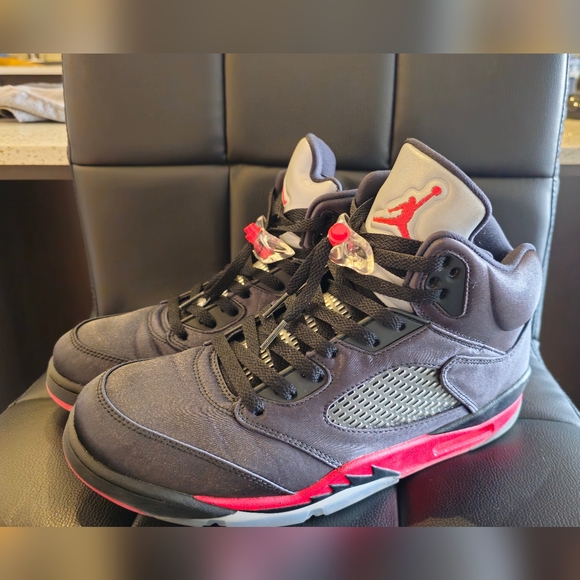 Jordan 5 Retro - Satin Bred - 10.5 - Picture 2 of 3